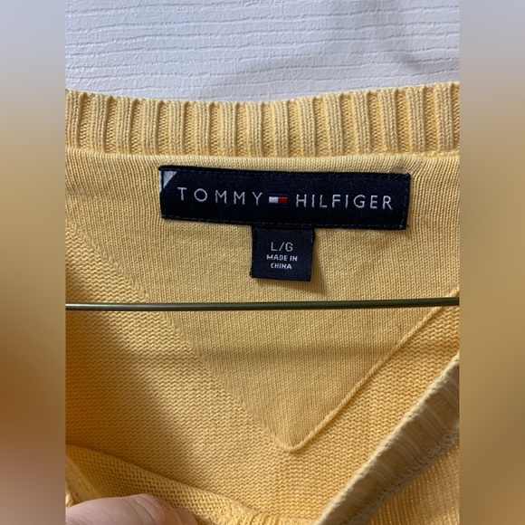 Yellow Tommy Hilfiger Sweater Size L - Picture 2 of 3